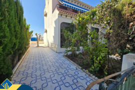 Bungalas su bendru baseinu, Alicante provincijoje, Torrevieja mieste. 3 kambariai | 55 m² | 300 metr