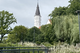 2 KAMBARIŲ BUTAS LABAI GEROJE VIETOJE  TRAKŲ G. NAMAS PO RENOVACIJOS