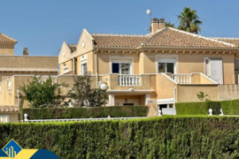Renovuotas namas su bendru baseinu, Alicante provincijoje, Torrevieja mieste. 4 kambariai | 100 m² |