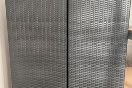Plastikinė spintelė su durelėmis, 84x68x36 – 2 vnt už 50 € 