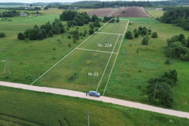 Parduodamas 0,64 ha žemės ūkio paskirties sklypas su galimybe statyti namą ir du namų valdos sklypai