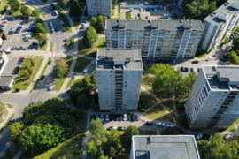 Parduodamas 67 kv. m, 3 kambarių butas Viršuliškėse. Aukštas 2 iš12. Langai į pietus.