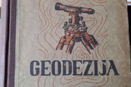 Parduodama knyga apie geodeziją