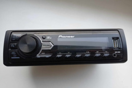 Pioneer MVH-85UB su def.  Magnetolos