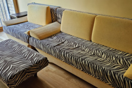 Komplektas: miegamoji sofa, fotelis, pufas