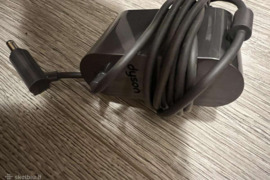 Dyson V8