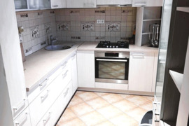 Parduodamas rekonstruotas butas, su baldais ir buitine technika, du balkonai, nestandartinis išplana