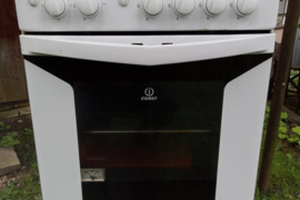 Indesit dujinė viryklė su dujine orkaite