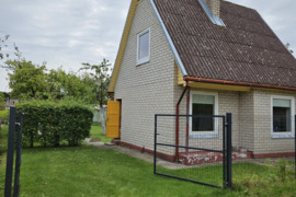 Parduodamas jaukus mūrinis 51 kv.m., sodo namas su 6 arų žemės sklypų .