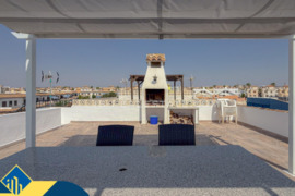 Renovuotas bungalas su terasa, Alicante provincijoje, Torrevieja mieste, Playa de los Locos rajone. 