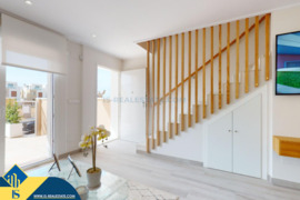 Namas su bendru baseinu, Alicante provincijoje, Orihuela Costa mieste. 4 kambariai | 120 m² | 2 kilo