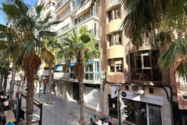 Renovuotas apartamentas su terasa, Alicante provincijoje, Torrevieja mieste, Playa del Cura rajone. 