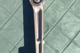 2vnt Mitsubishi apatinė valdymo svirtis/svirtys .Ilgis bus apie 40cm, plotis koto ~4cm