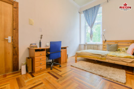TVARKINGAS 4 KAMBARIŲ BUTAS SENAMIESTYJE!