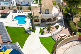 Vila su privačiu baseinu, Alicante provincijoje, Torrevieja mieste, El Chaparral rajone. 5 kambariai