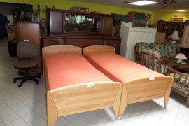Lova( yra 2vnt) kodas25RG49