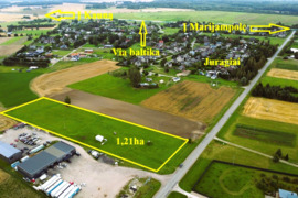 Juragiuose, visai šalia A5 kelio Kaunas - Marijampolė, parduodamas 121,40 aro sklypas besiribojantis