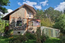 Sklypas 12a, mūrinis namas, komunikacijos, šulinys