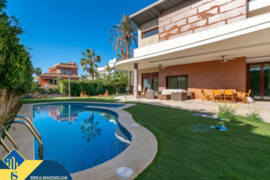 Vila su privačiu baseinu, Alicante provincijoje, Alicante mieste. 8 kambariai | 1303 m² | 400 metrų 