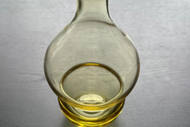 Stiklinis ąsotis vynui