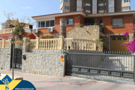 Vila su privačiu baseinu, Alicante provincijoje, Benidorm mieste. 10 kambarių | 430 m² | 500 metrų i