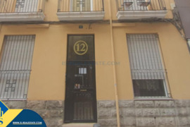 Renovuotas namas su terasa, Alicante provincijoje, Alicante mieste. 22 kambariai | 427 m² | 300 metr