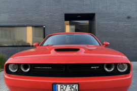 Dodge Challenger R/T Scat Pack.