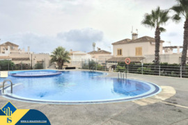 Namas su bendru baseinu, Alicante provincijoje, Torrevieja mieste, Los Balcones rajone. 4 kambariai 