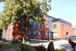Savininkas parduoda naujai įrengtą trijų kambarių butą miesto centre.
