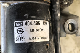 Stiklo valymo mechanizmas su varikliuku