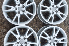 Audi , Lieti ratlankiai, R-17