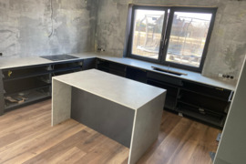 Virtuviniai stalviršiai iš dirbtinio kvarco akmens