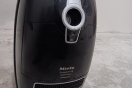 Miele C3 dulkių siurblys 800w,naujas maisas,traukia gerai
