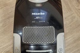 Miele dulkių siurblys 2000w,naujas maisas,traukia gerai