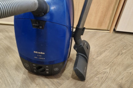 Miele dulkių siurblys 2000w,naujas maisas,pilnas komplektas