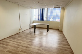 Išnuomojamos administracinės su krovininiu liftu.