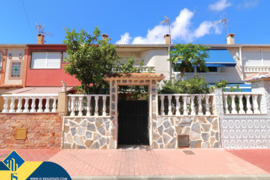 Bungalas su terasa, Alicante provincijoje, Torrevieja mieste, Playa del Acequión rajone. 4 kambariai