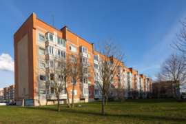 Parduodamas 3 kamb. butas su holu Klaipėdoje Laukininkų g., 77 kv.m., 5/4a. Yra du balkonai.