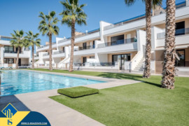 Bungalas su bendru baseinu, Alicante provincijoje, Orihuela Costa mieste. 4 kambariai | 115 m² | 850