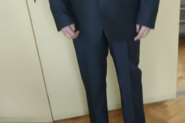 Ferrano Vyriškas kostiumas. Švarko dydis 176,46, kelnių 80/176      16.