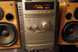 Geras sony centras aux, fm,mc,bluetooth,