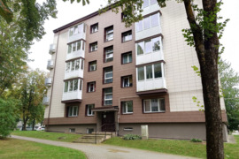 Parduodamas labai geroje vietoje tvarkingas 2-jų kambarių butas