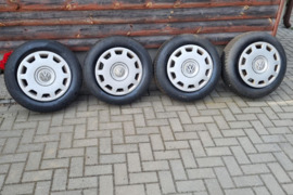 VW passat B5 ratlankiai su beveik naujomis padangomis ir gaubtais