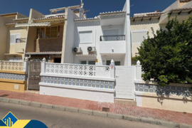 Namas su bendru baseinu, Alicante provincijoje, Torrevieja mieste, Los Balcones rajone. 4 kambariai 