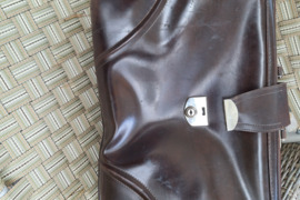 Parduodamas senovinis portfelis.