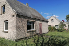 Parduodamas namas su namų valdos žeme