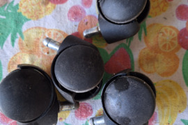 Parduodami fotelių ratukai