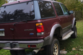 Pard.Jeep Visureigis  GARAŽAI..KEIČIU Į BENZINĄ AR SU DUJOM..