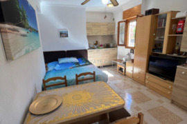 Studija su bendru baseinu, Alicante provincijoje, Torrevieja mieste. 1 kambarys | 24 m² | 600 metrų 