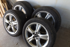 PARDUODU LIETUS RATLASNKIUS R/17 235/45 SU GEROM M+S PADANGOM NUO MERSEDES/BENS